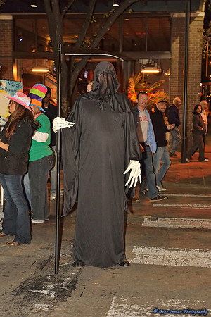 10881 - Halloween, 6th Street in Austin  - (GPI_1250_000_batch1.NEF)