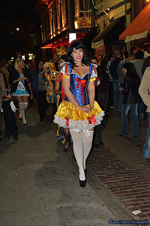 11109 - Halloween, 6th Street in Austin  - (GPI_1389_035_batch2.NEF)