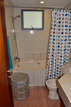 10 Hall Bath