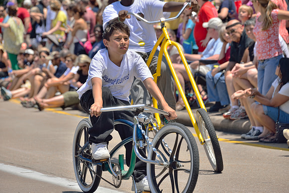 5672 - Art Car Parade in Houston, Texas.