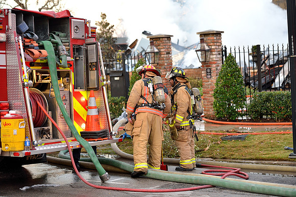 xGPI_5059_76_23K.nef --  Heights Blvd. Fire