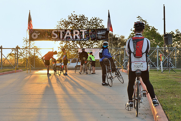 MS150 Ride (Sat@07;16AM) - GPI_3452.NEF - Houston to Austin